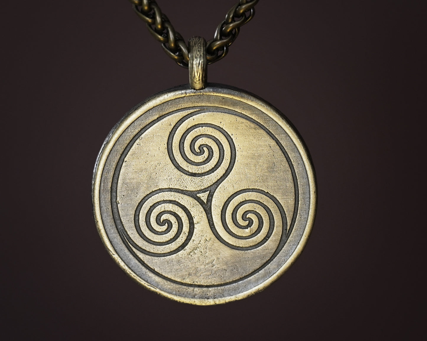 Wikinger-Schutzgöttin Freya Valkyrie Schildmaid mit Katzen-Halskette – Nordischer Schutzanhänger mit 22 Zoll Edelstahlkette