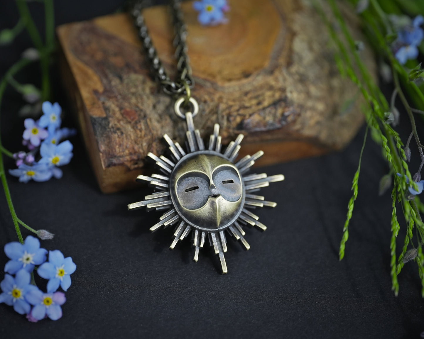 Esquie Mask Necklace - Expedition 33 Fantasy Game Jewelry - Clair Obscur Brass or Silver Pendant Amulet