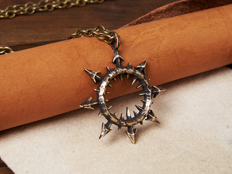 Pendentif martelé à la main Warhammer 40K Chaos Star