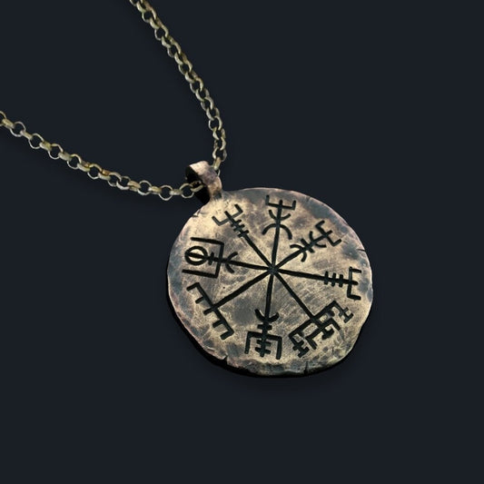 Collier Vegvisir - Boussole Viking - Pendentif protecteur du voyageur avec chaîne - Bijoux Viking pour la protection et l'orientation