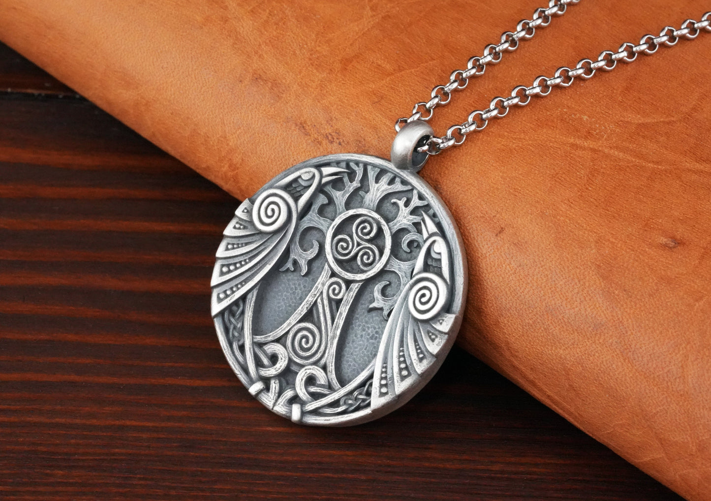 Collier arbre de vie Triskelion corbeaux chamaniques Yggdrasil corbeau Huginn Muninn pendentif amulette Talisman bijoux médaillon pour hommes et femmes