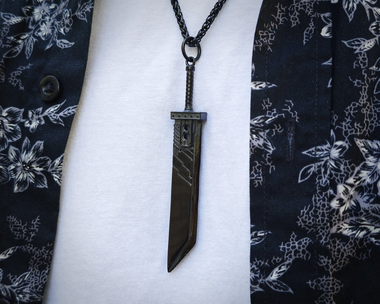 FF Final Fantasy VII Cloud Buster Schwert Extra groß Schwarz Gold Silber Halskette Anhänger Schmuck Schlüsselanhänger