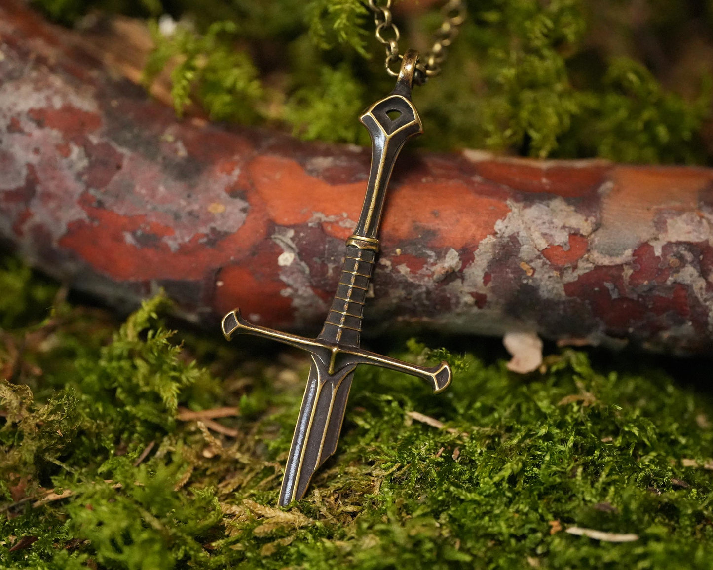 LOTR Herr der Ringe Fantasy Narsil Elven Punk Broken Sword Halskette – Ein legendäres Stück Mittelerde-Geschichte Anhänger Schmuck Cosplay Geschenk für Männer Frauen