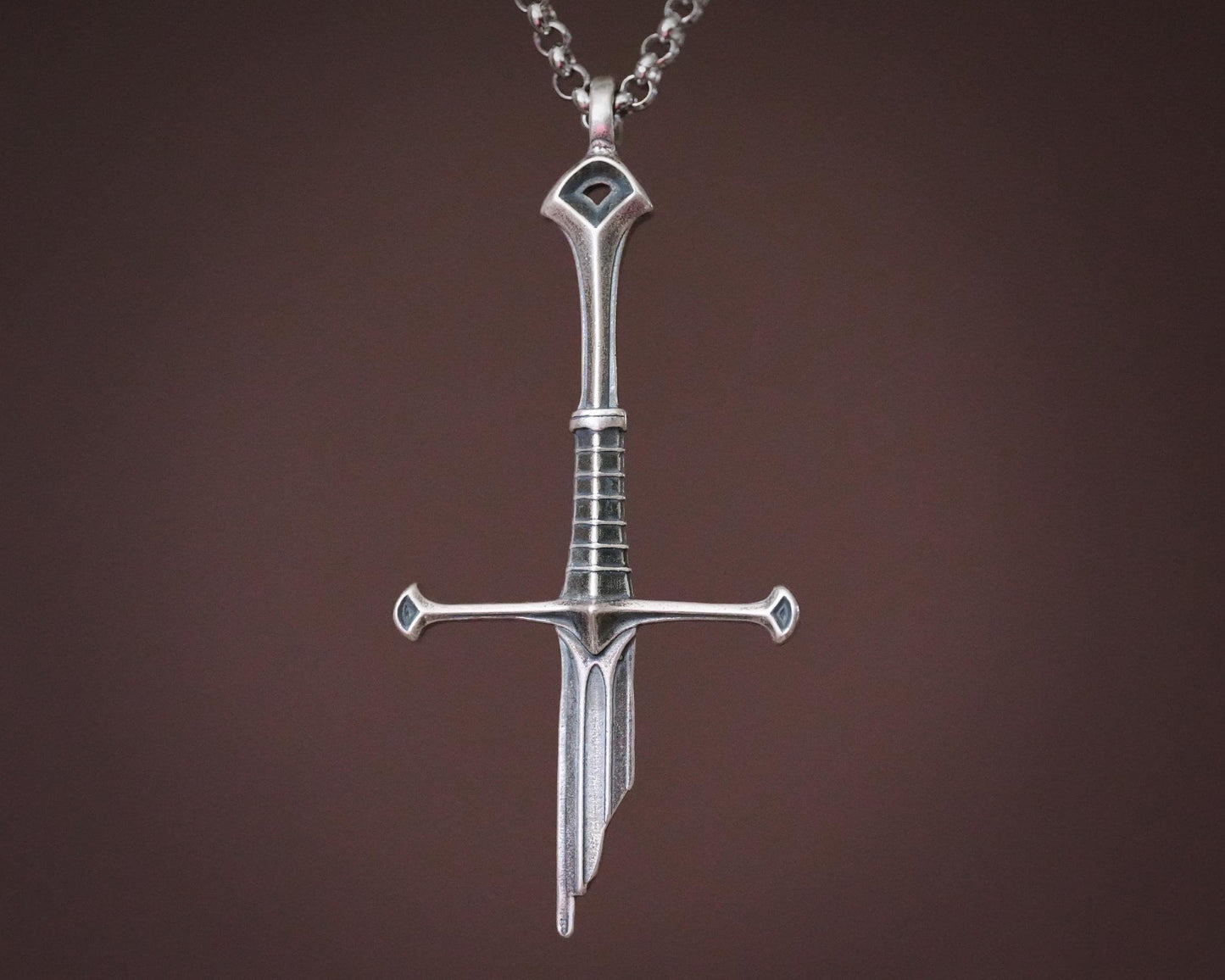 LOTR Herr der Ringe Fantasy Narsil Elven Punk Broken Sword Halskette – Ein legendäres Stück Mittelerde-Geschichte Anhänger Schmuck Cosplay Geschenk für Männer Frauen