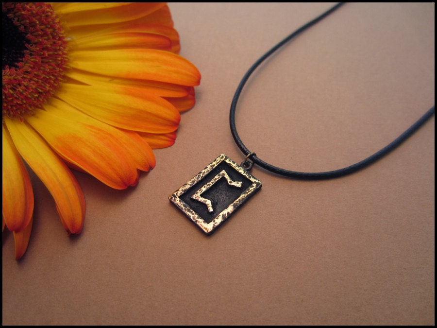 Viking Perthro Rune Pendant - Woman - Baldur Jewelry