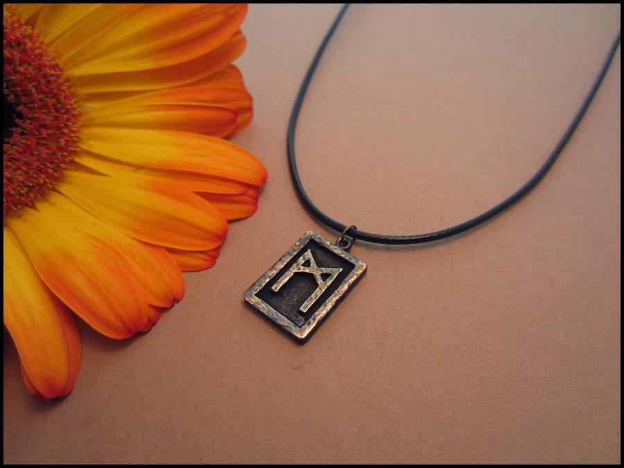 Viking Mannaz Rune Pendant - Man - Baldur Jewelry