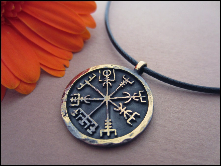 Viking Compass Vegvisir Pendant Necklace Jewelry - A Symbol that shows way and protects