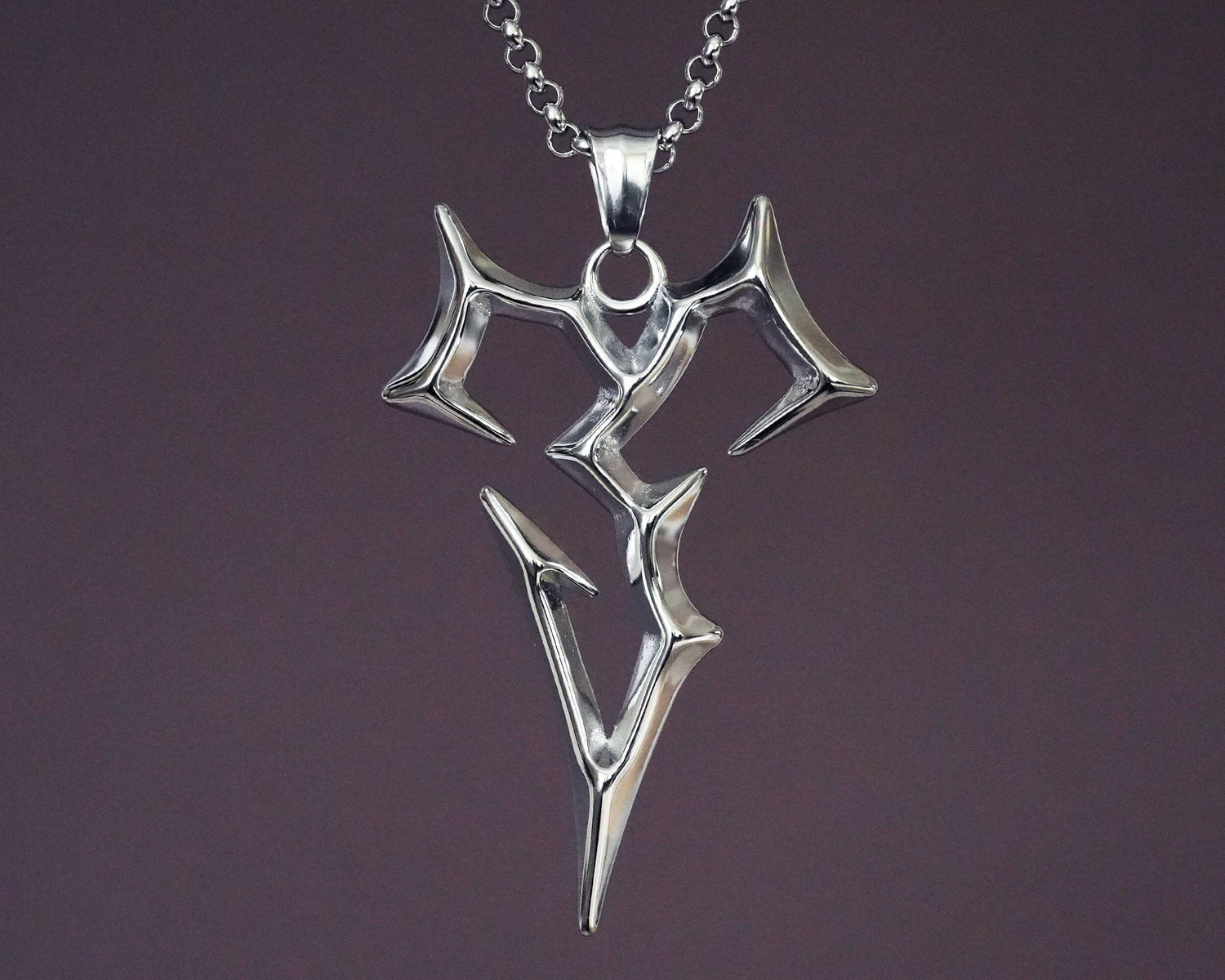 Silver medallion necklace with Tidus Zanarkand Abes logo from Final Fantasy, featuring a chain