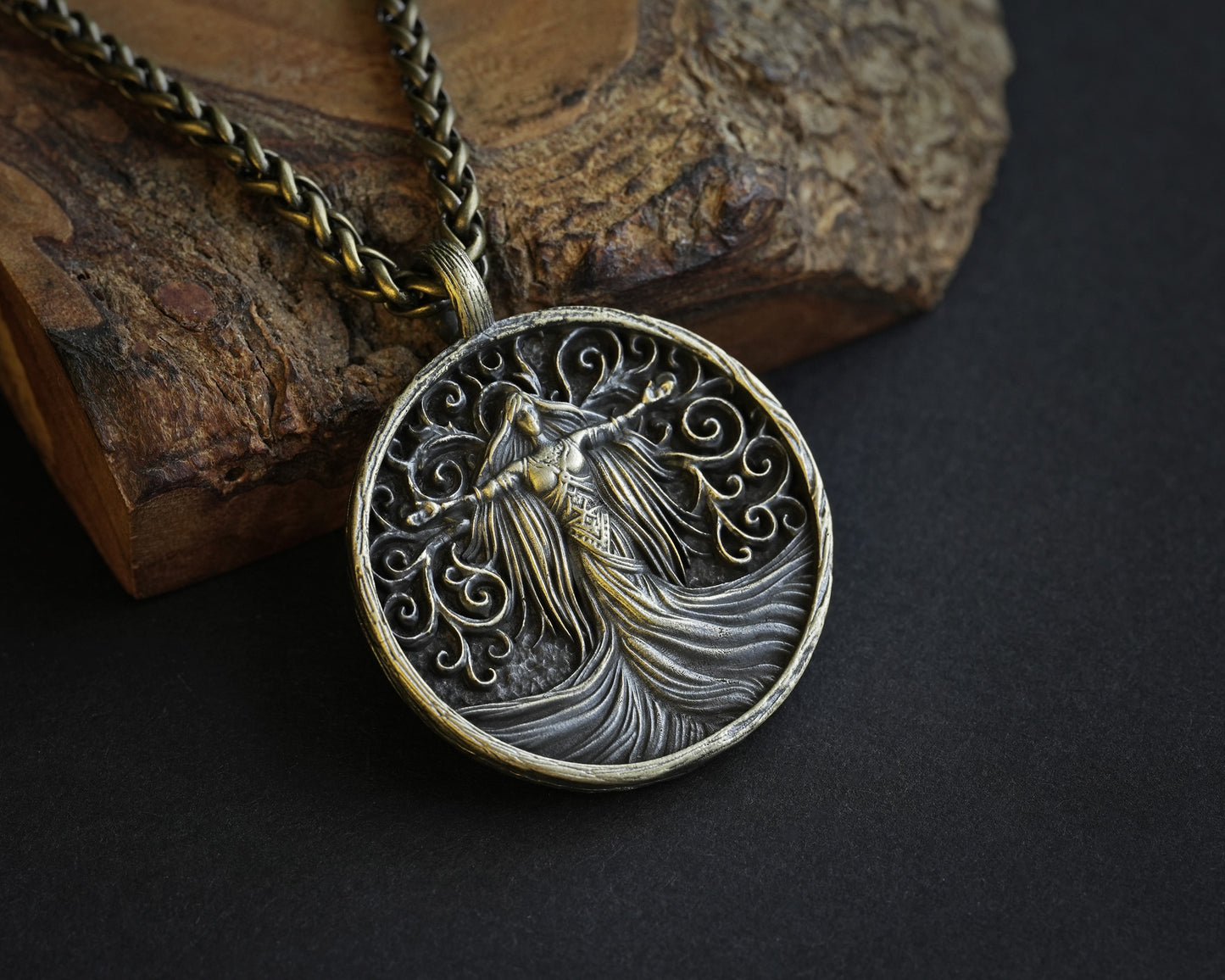 Wikinger-Schutzgöttin Freya Valkyrie Schildmaid mit Katzen-Halskette – Nordischer Schutzanhänger mit 22 Zoll Edelstahlkette