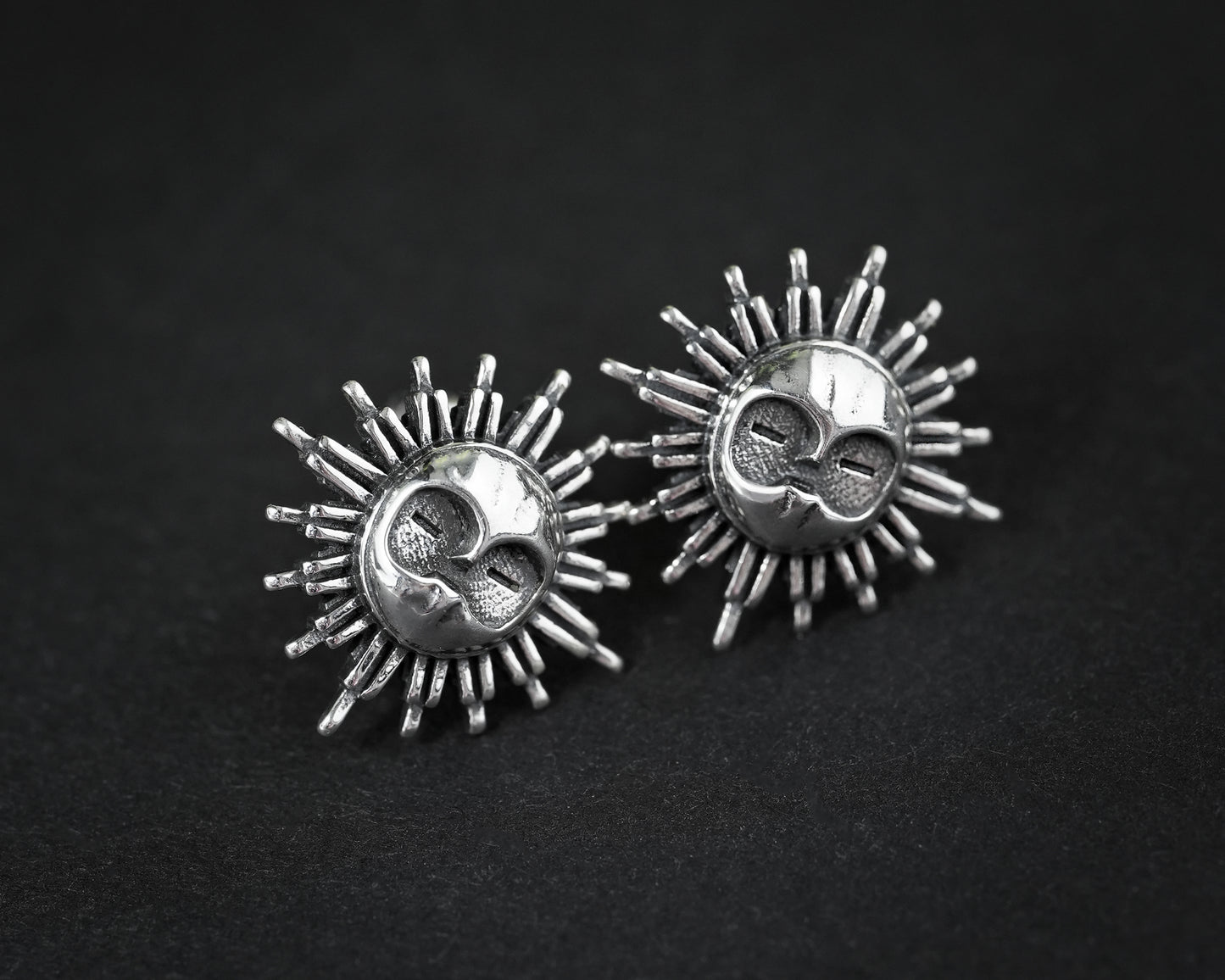 Esquie Mask Earrings - Expedition 33 Fantasy Game Jewelry - Clair Obscur 925 Sterling Silver Stud