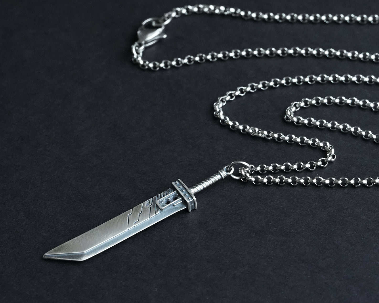 Final Fantasy VII Martelé à la main Battleworn Cloud Buster Épée Collier Pendentif Bijoux