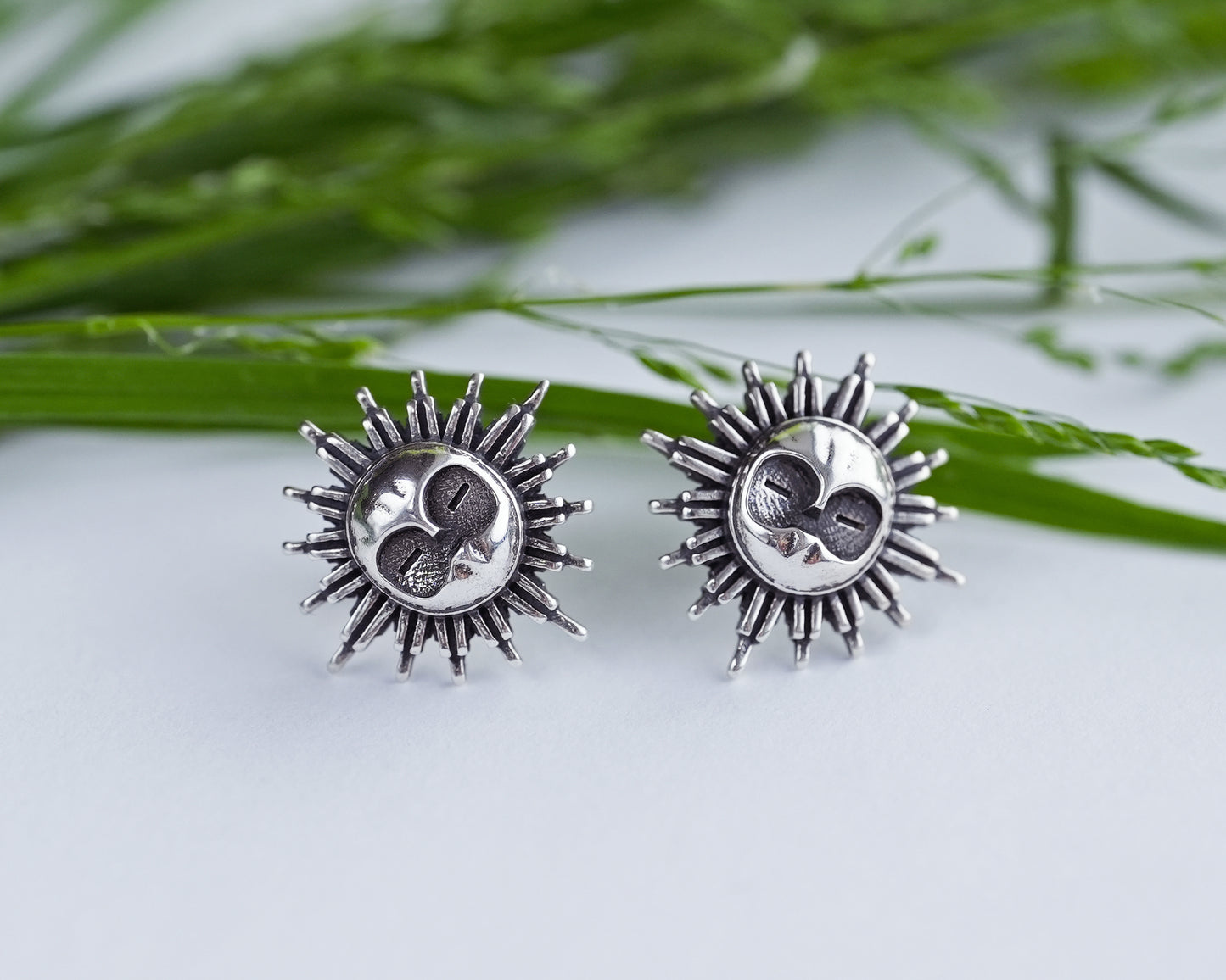 Esquie Mask Earrings - Expedition 33 Fantasy Game Jewelry - Clair Obscur 925 Sterling Silver Stud