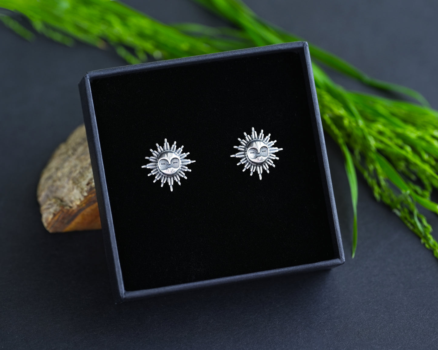 Esquie Mask Earrings - Expedition 33 Fantasy Game Jewelry - Clair Obscur 925 Sterling Silver Stud