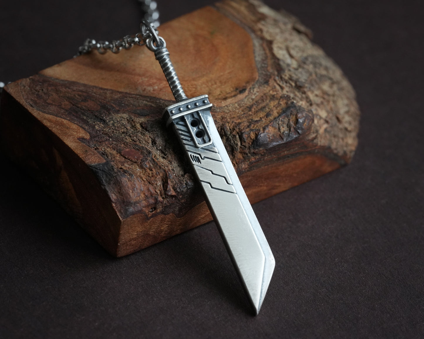 Final Fantasy VII Hand Hammered Battleworn Cloud Buster Sword Necklace Pendant Jewelry