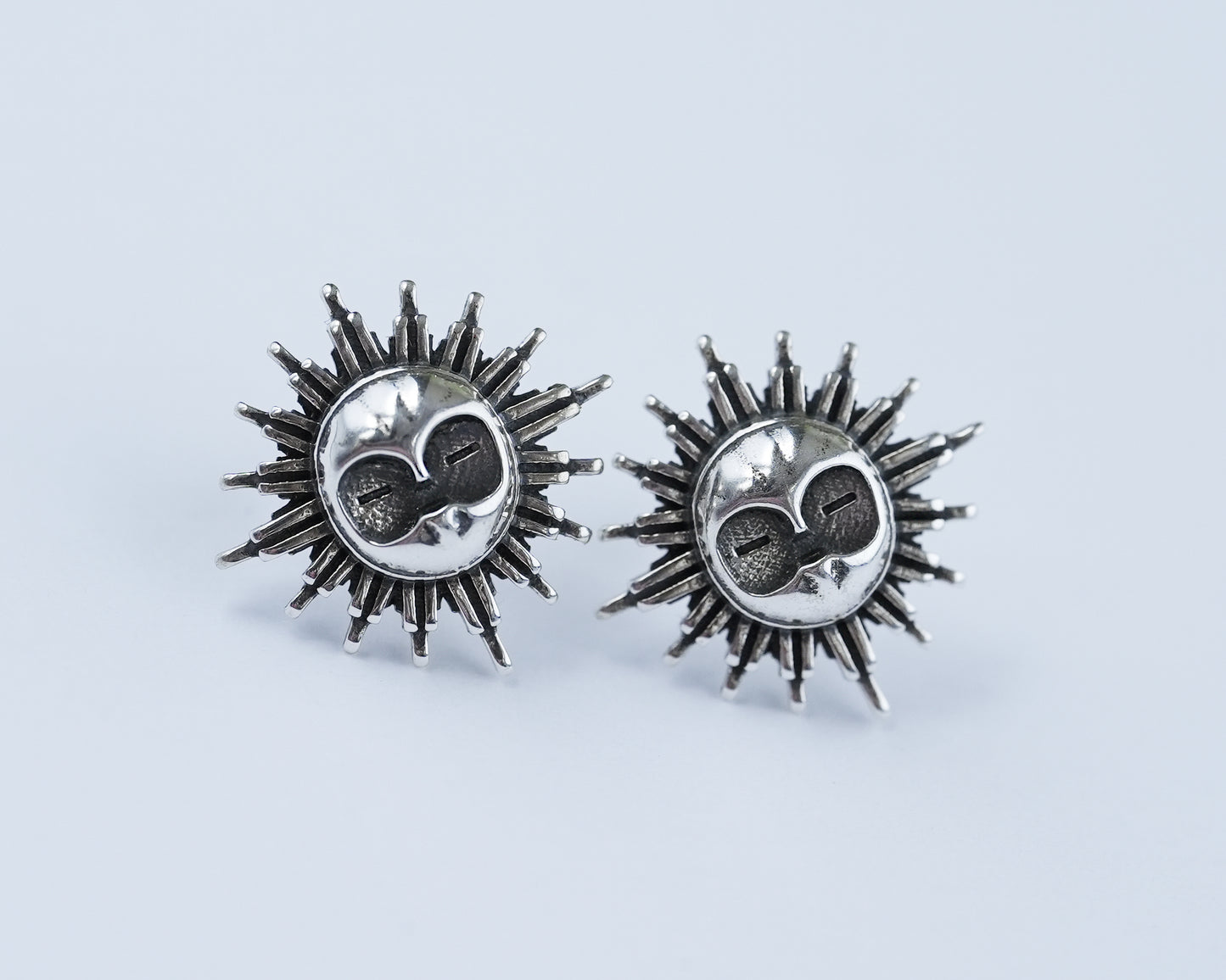 Esquie Mask Earrings - Expedition 33 Fantasy Game Jewelry - Clair Obscur 925 Sterling Silver Stud