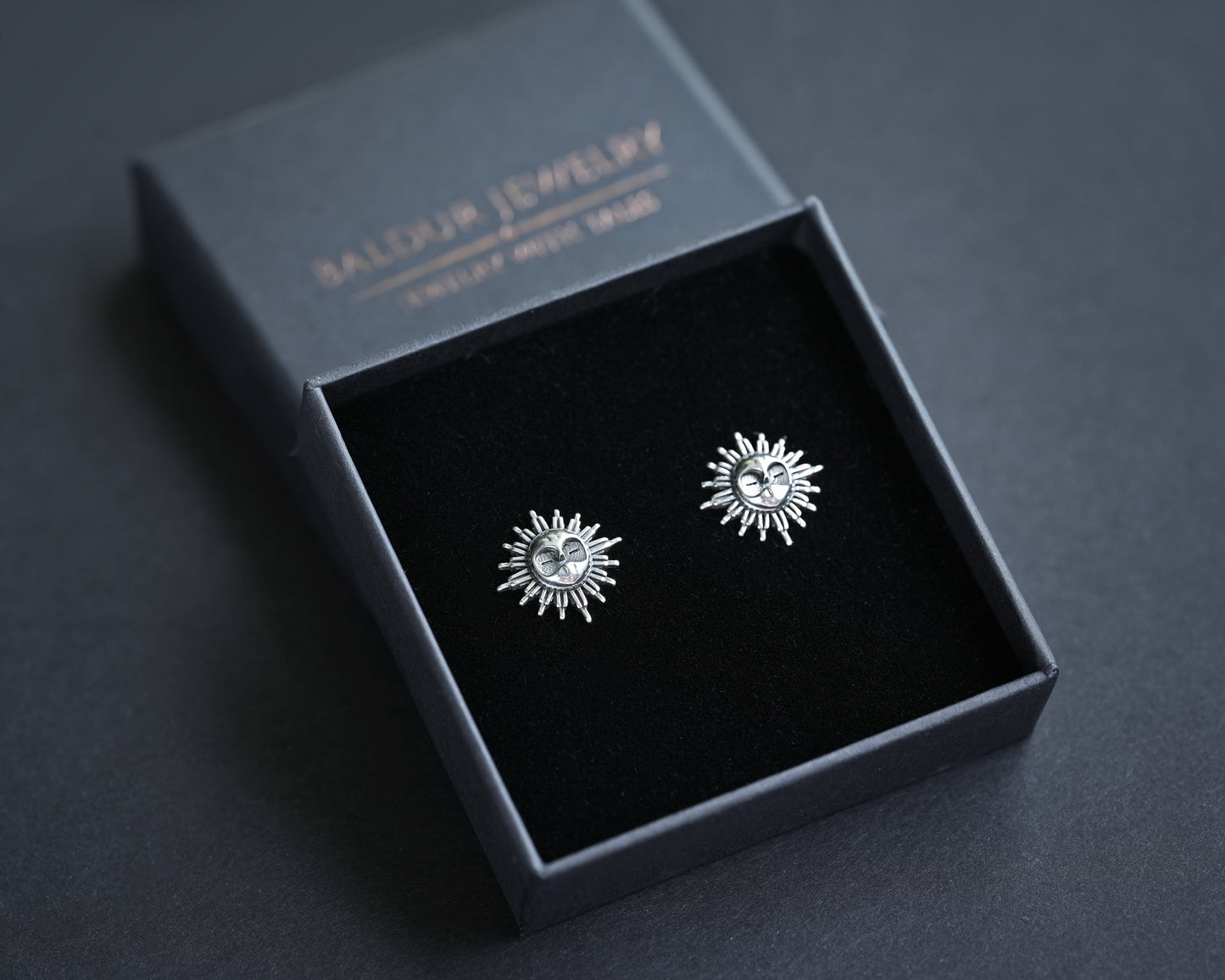 Esquie Mask Earrings - Expedition 33 Fantasy Game Jewelry - Clair Obscur 925 Sterling Silver Stud