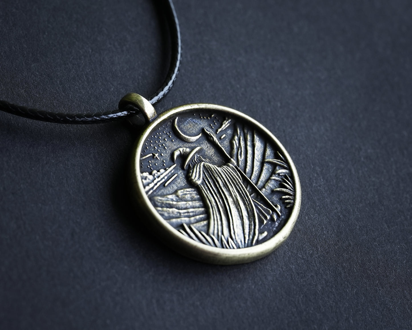 Pendentif de collier Yin Yang d'aspect ancien martelé à la main pour hommes et femmes avec chaîne réglable