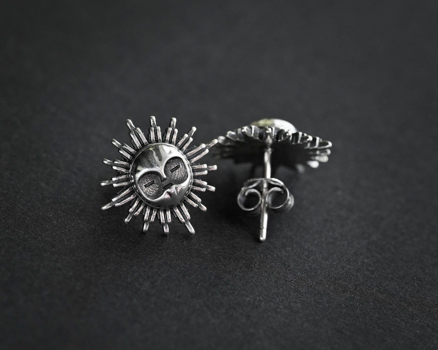 Esquie Mask Earrings - Expedition 33 Fantasy Game Jewelry - Clair Obscur 925 Sterling Silver Stud