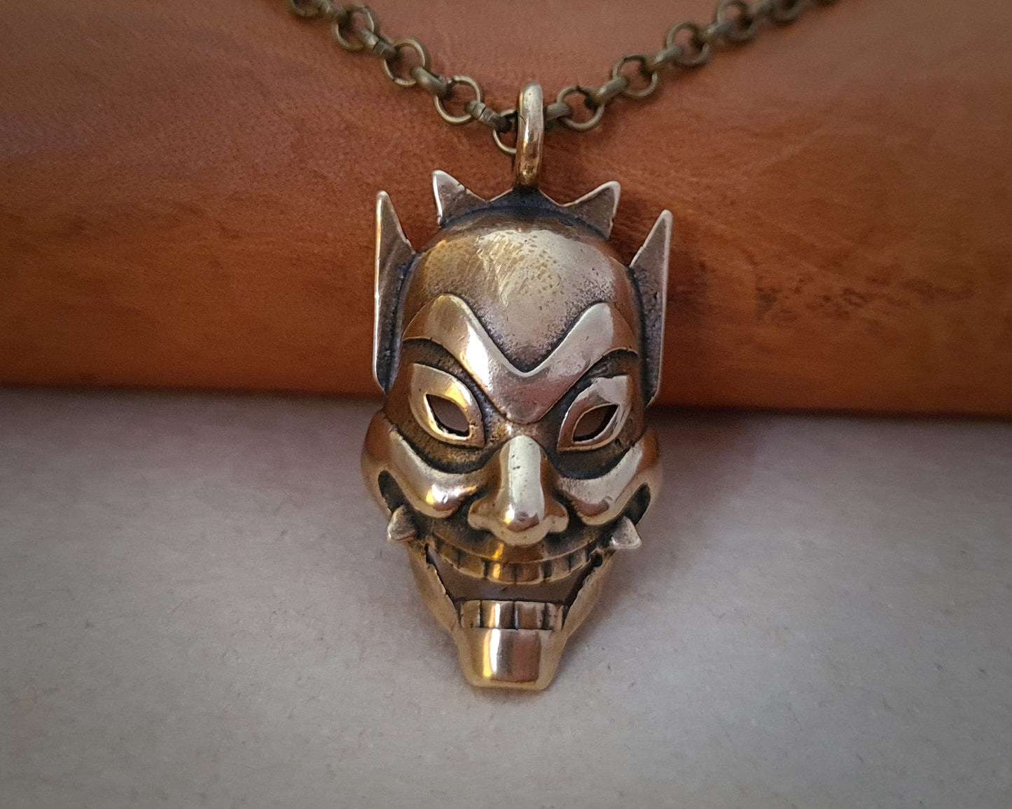 Collier avec pendentif masque de démon japonais Oni Hannya Hanyia, bijoux à breloques