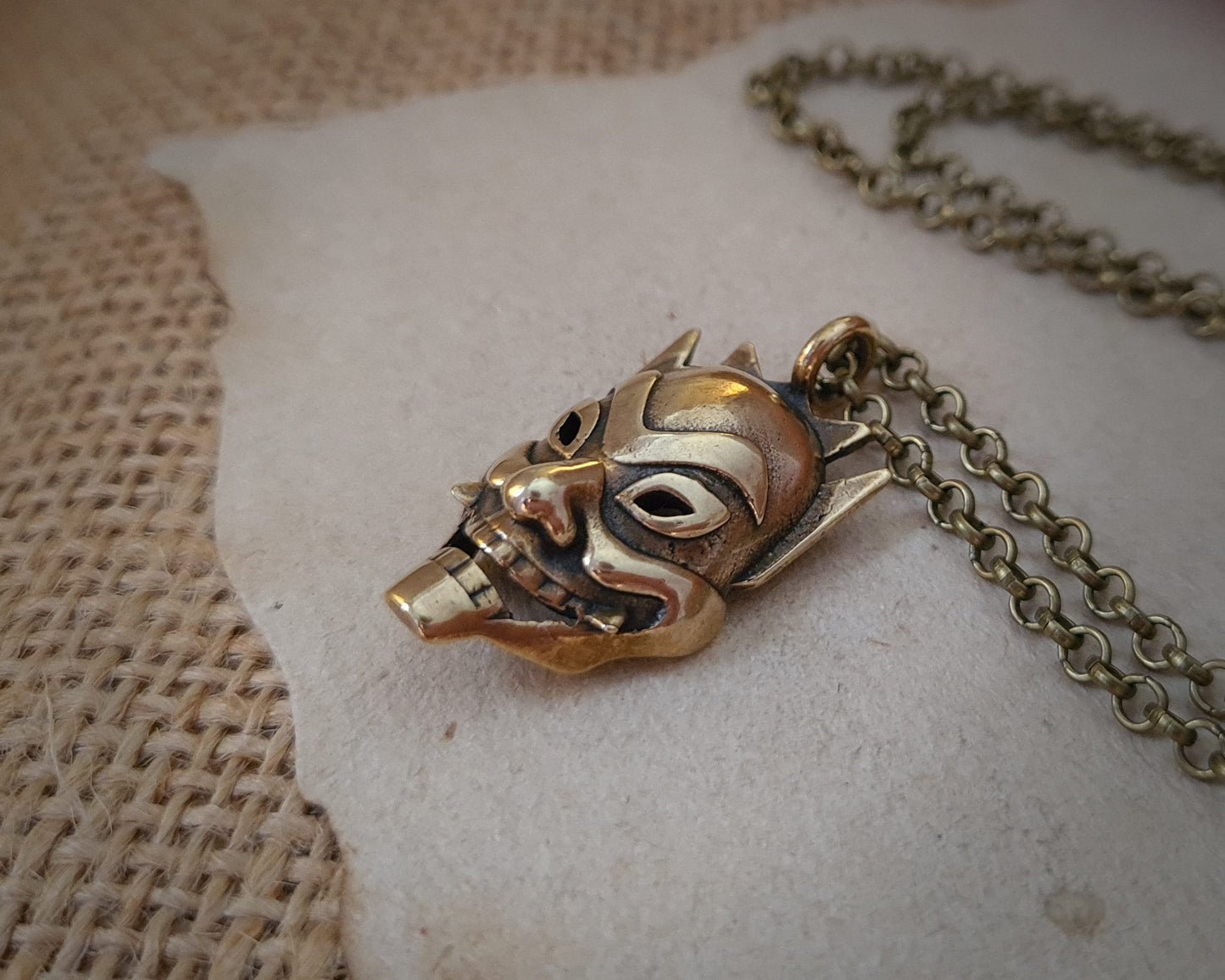 Collier avec pendentif masque de démon japonais Oni Hannya Hanyia, bijoux à breloques