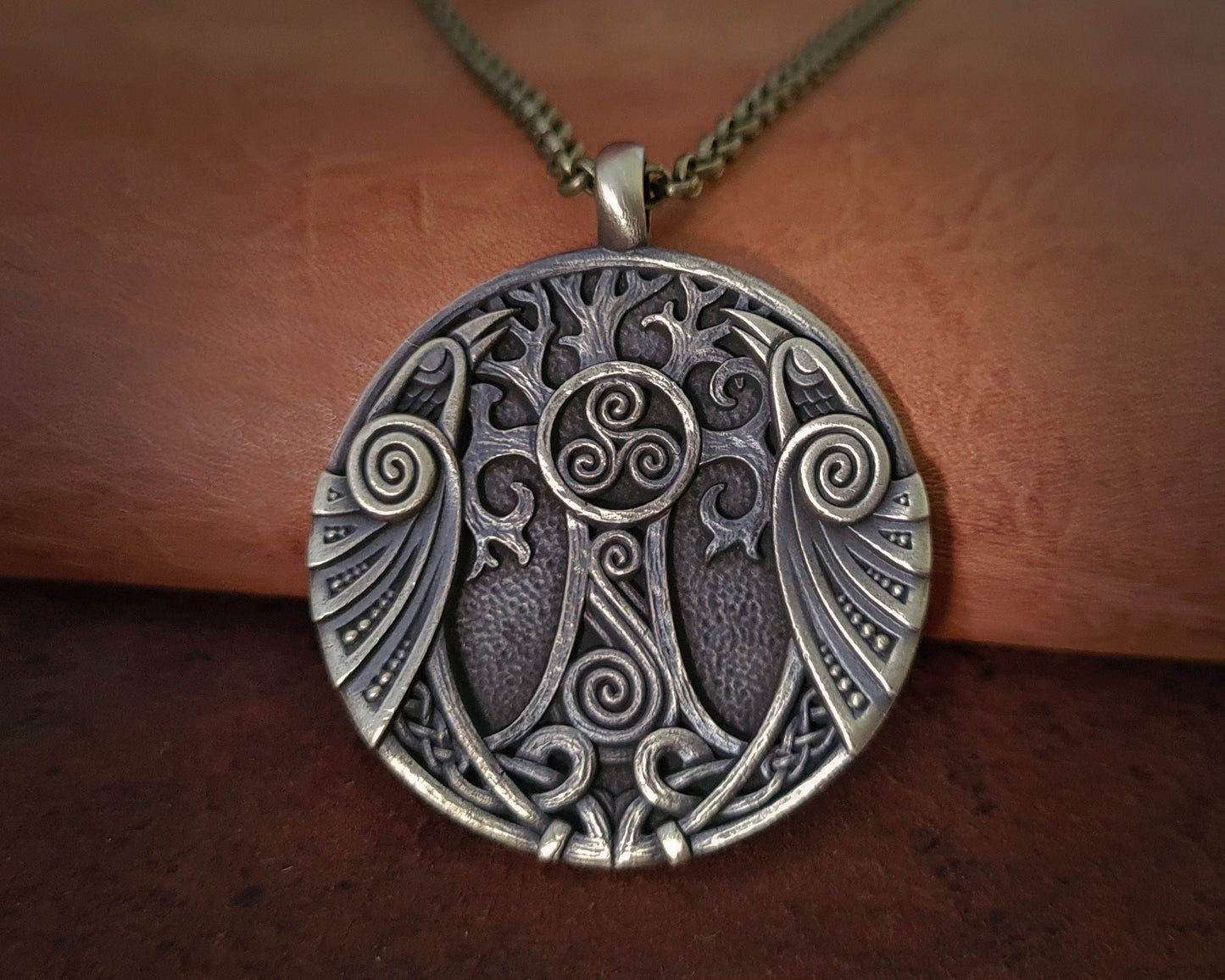 Collier arbre de vie Triskelion corbeaux chamaniques Yggdrasil corbeau Huginn Muninn pendentif amulette Talisman bijoux médaillon pour hommes et femmes