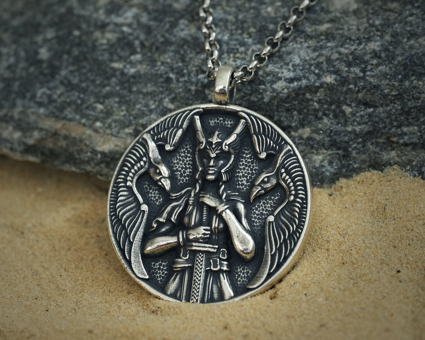 Collier Viking Guardian Goddess Freya Valkyrie Shieldmaiden - Norse Odin Ravens Huginn Muninn - Pendentif protecteur avec chaîne de 22 pouces