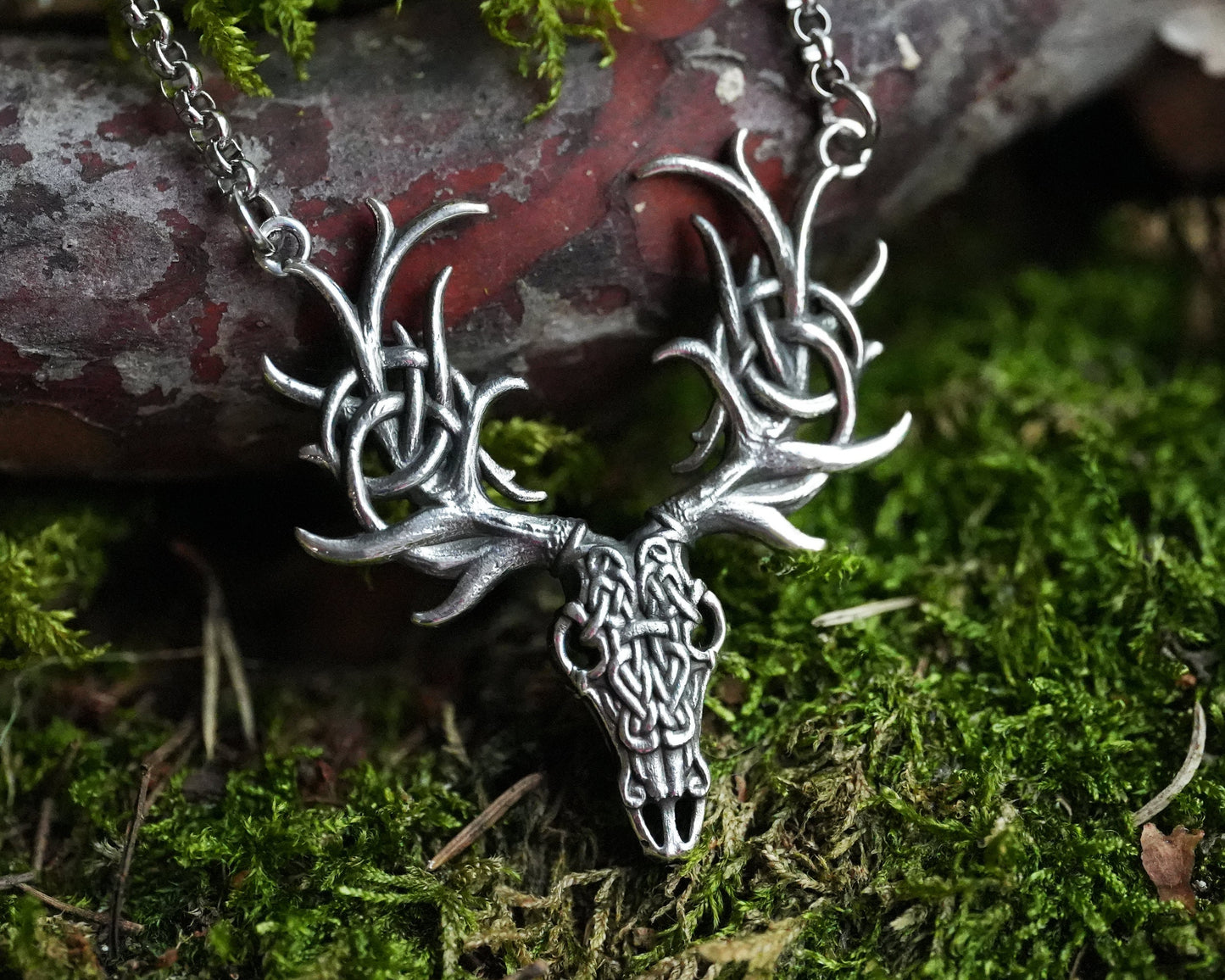 Keltischer Cernunnos-Hirschgeweih-Halskettenanhänger mit keltischem Knotenmuster, Symbol der Wiedergeburt