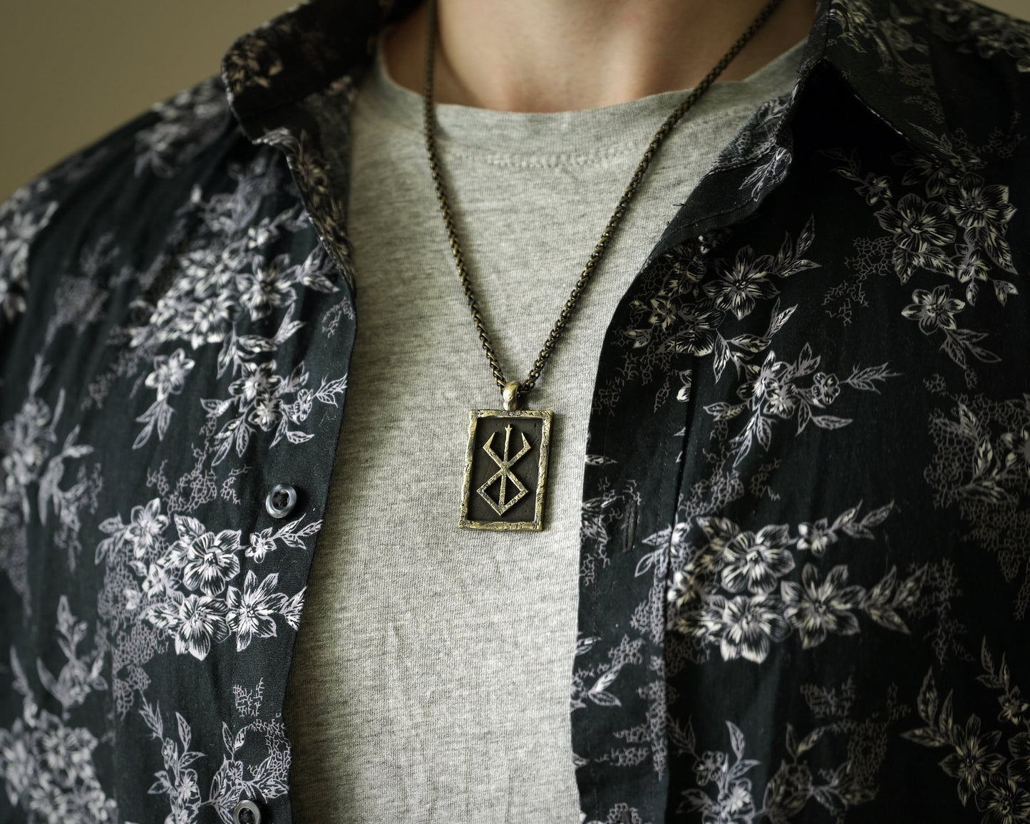 Berserk Brand of Sacrifice Rune Anime Necklace Pendant Jewelry Fantasy Cosplay Gift for Men Women