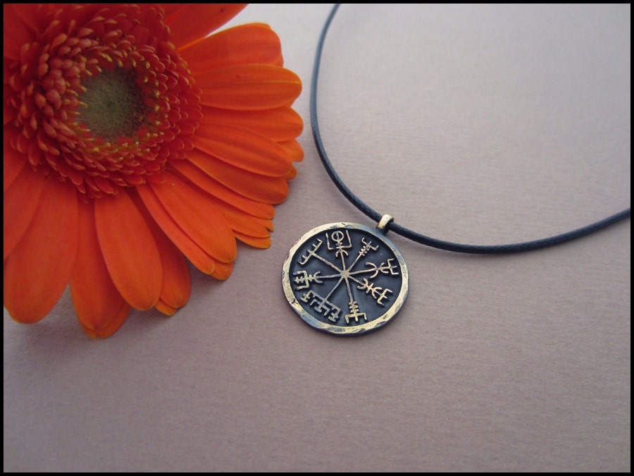 Halskette mit Wikinger-Kompass-Anhänger Vegvisir – Ein Symbol, das den Weg weist und schützt